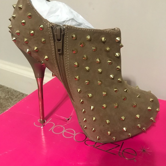 Sassy heels!!😍 Kourtney size 6.5 - Picture 3 of 4